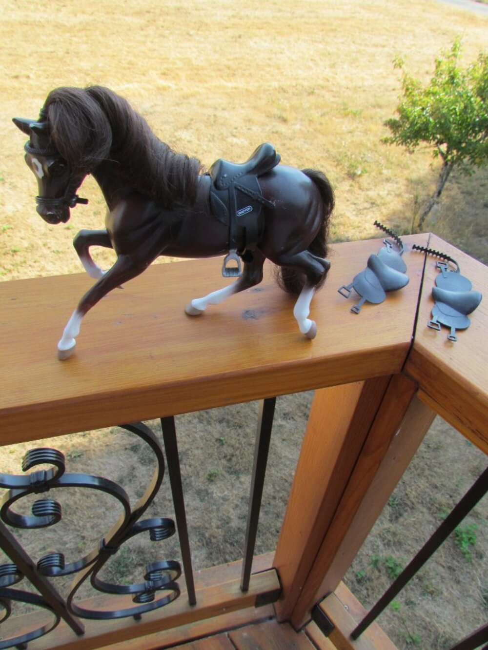 BREYER HORSE, 3 SADDLES, 6.5" HEAD HEIGHT, ROOTED MANE & LONG TAIL